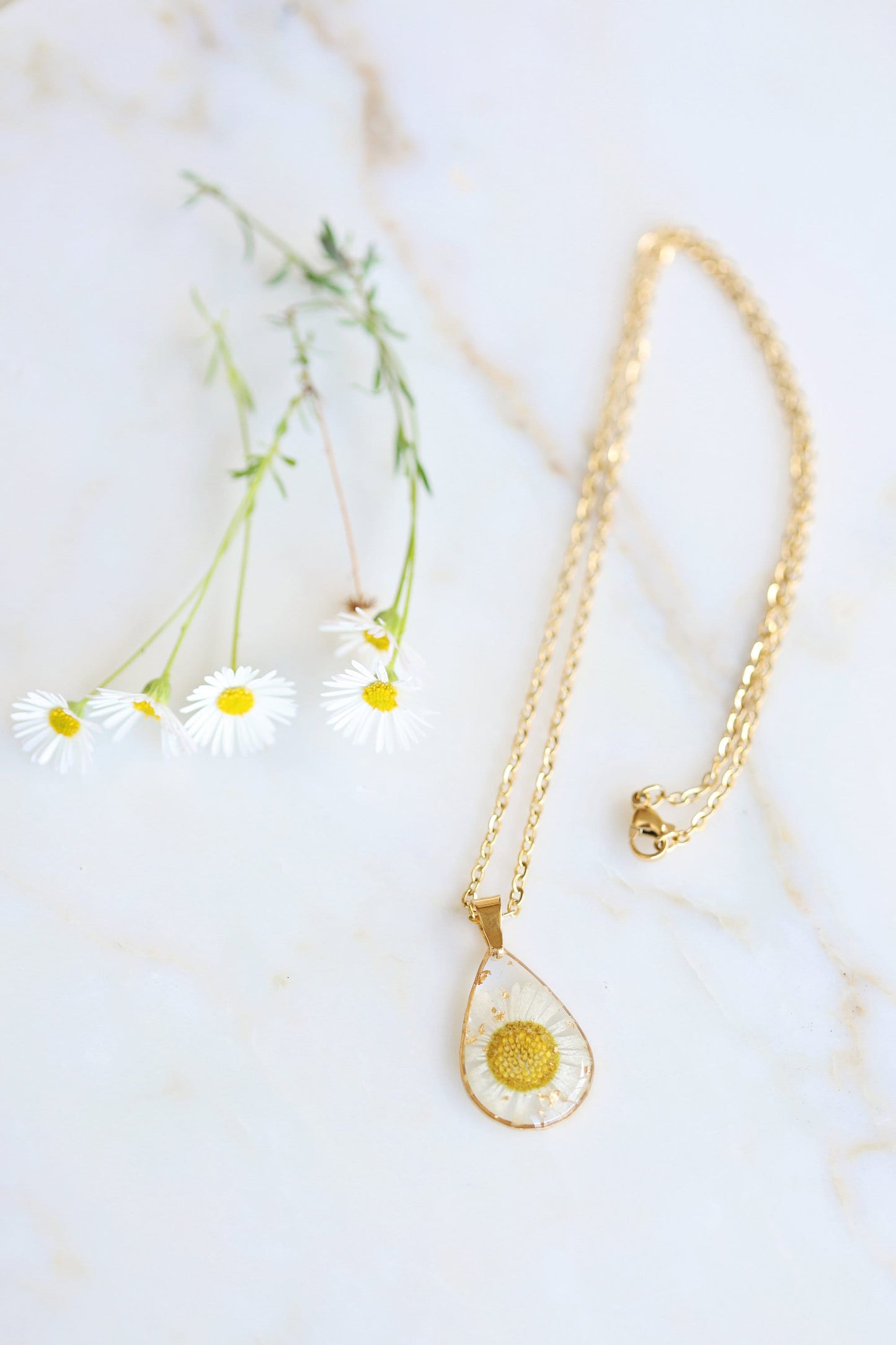Real Daisy flower Necklace and Earrings dried and Pressed in Resin with 18K Gold Plated | Botanical jewelry