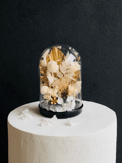 Neemaflowers | Natural colours Glass dome