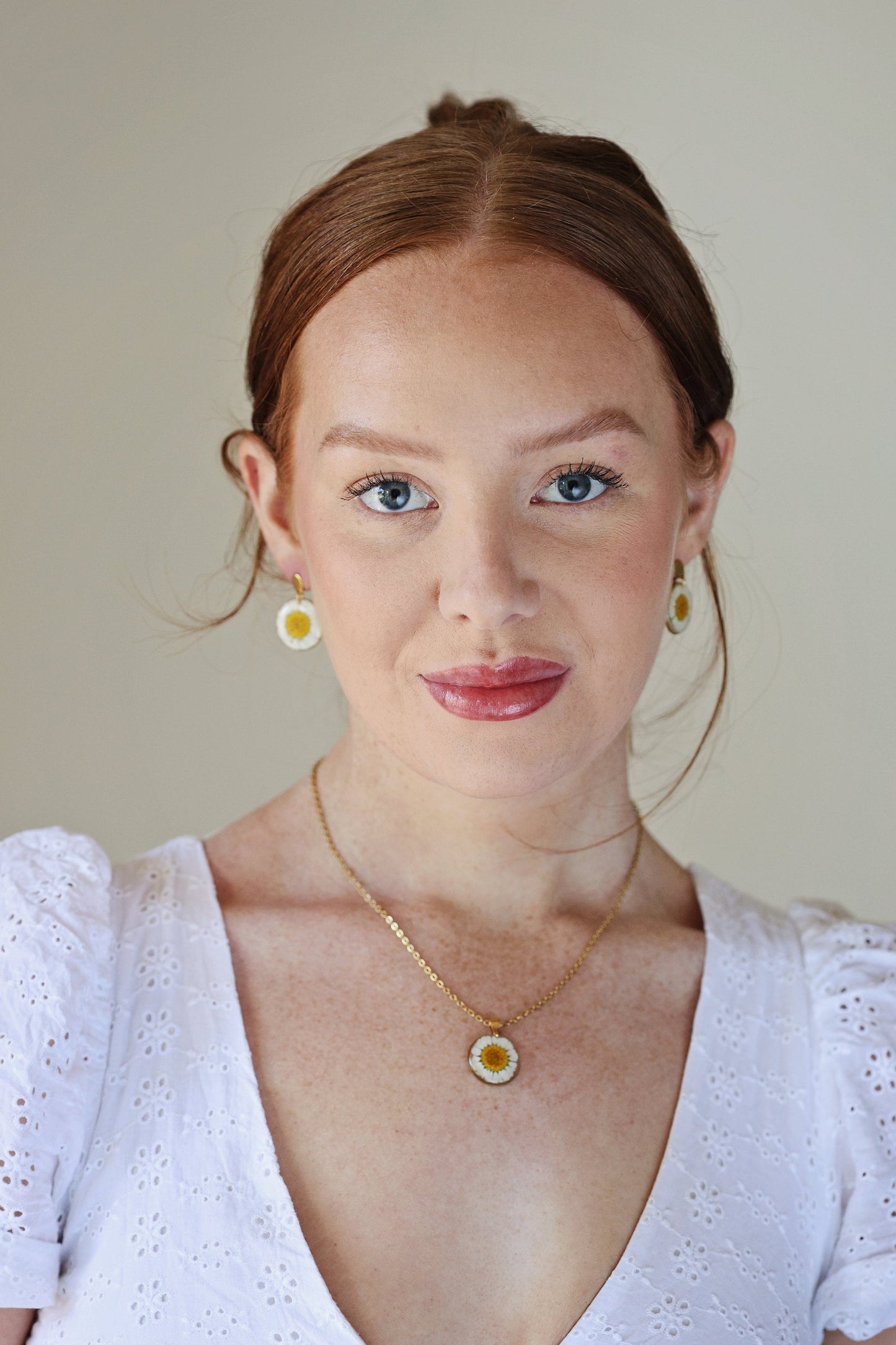 Pressed Round Dried Daisy Flower | Necklace and Earrings Botanical Jewelry | 18K Gold plated metal | Stainless steel