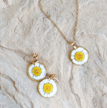 Pressed Round Dried Daisy Flower | Necklace and Earrings Botanical Jewelry | 18K Gold plated metal | Stainless steel